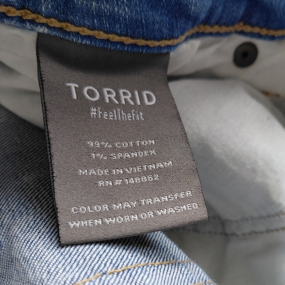 torrid Light Wash Boyfriend Jeans - Picture 6 of 7